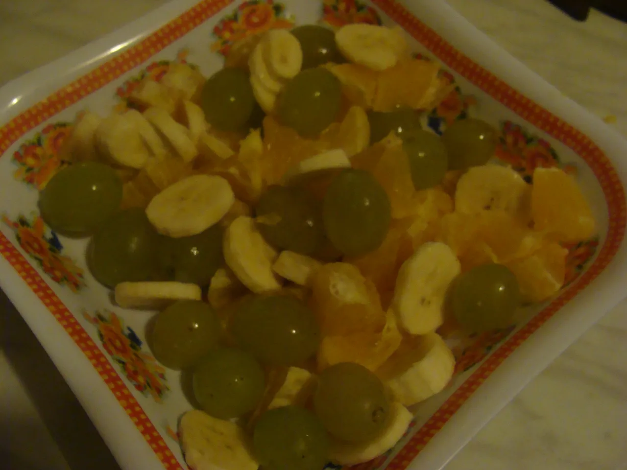 Banan z pomarańczami i winogronem