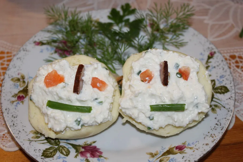 Kolorowe kanapeczki z twarożkiem