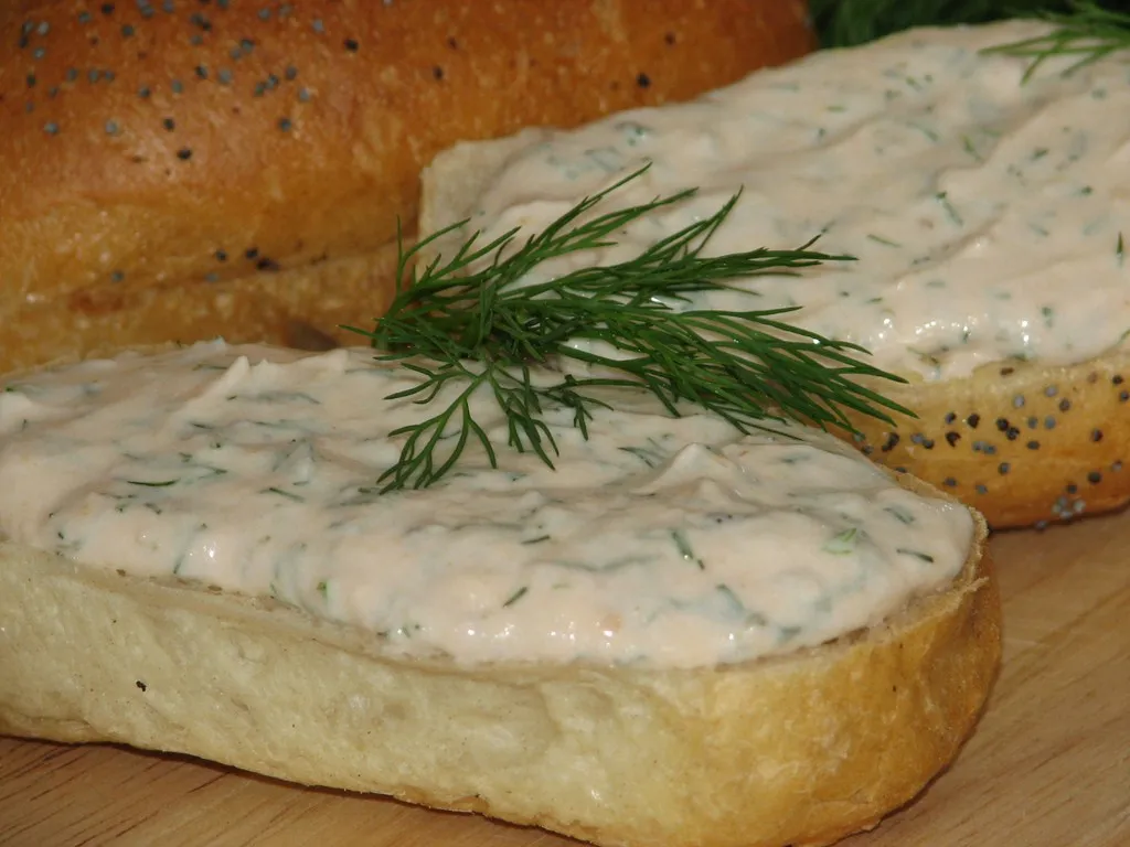 Pasta łososiowo-śmietankowa z koperkiem