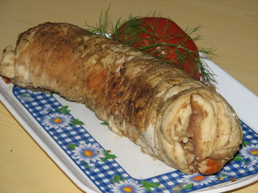 Boczek faszerowany kiełbaską