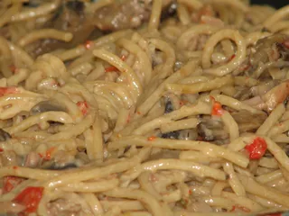 Makaronowo-paprykowa potrawka z wędzonym kurczakiem - 2