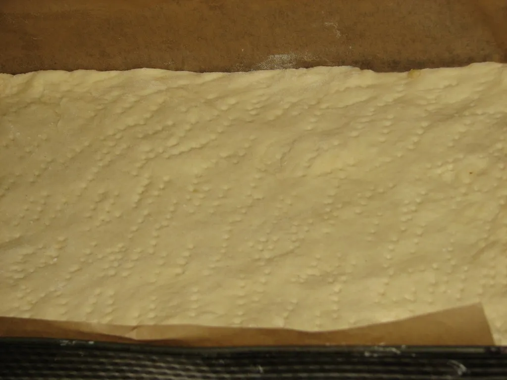 Drożdżowe ciasto z owocami i kruszonką