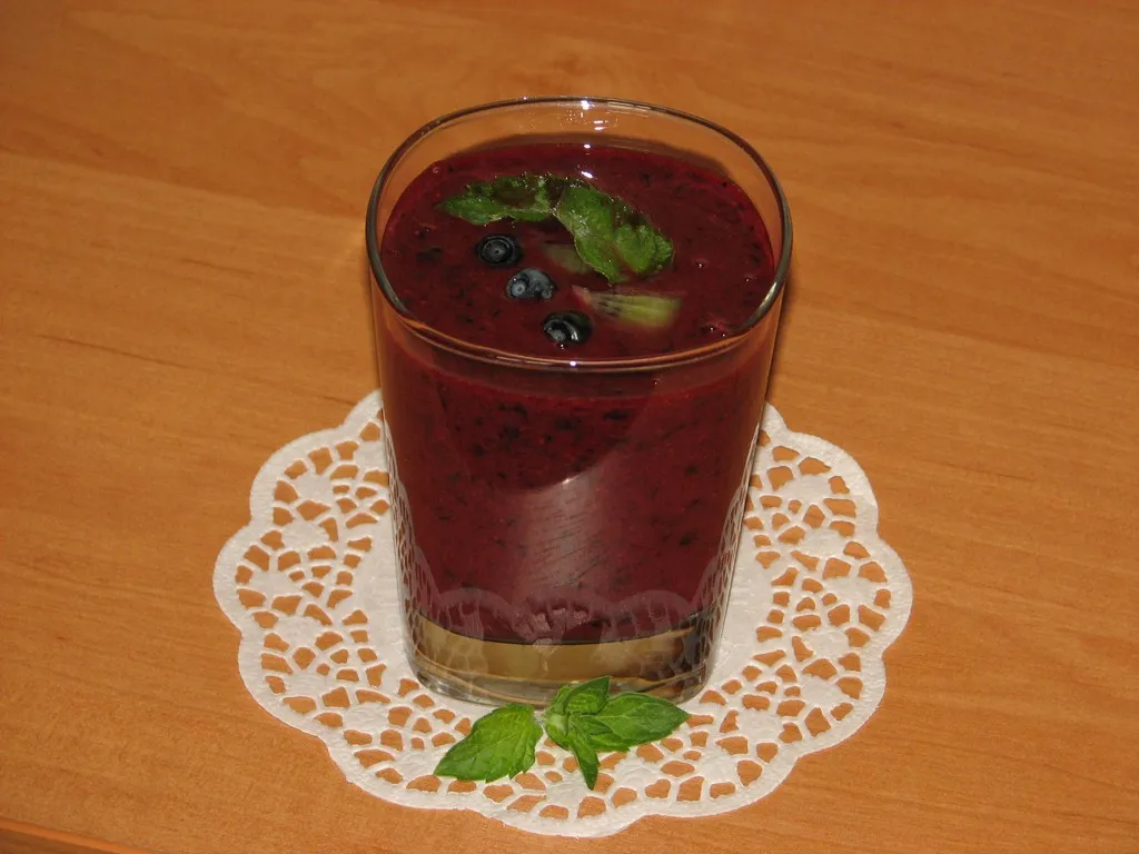 Koktajl jagodowy z kiwi