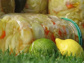 Sałatka ogórkowa z papryką na słodko-kwaśno - 3
