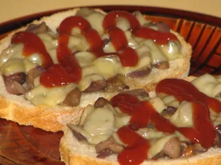 Domowe zapiekanki z leśnymi grzybami - 1