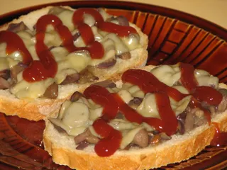 Domowe zapiekanki z leśnymi grzybami - 2