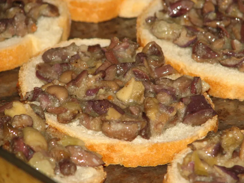 Domowe zapiekanki z leśnymi grzybami