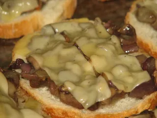 Domowe zapiekanki z leśnymi grzybami - 9