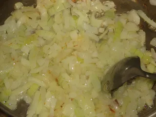 Delikatna zupa ziemniaczana z grzybami - 5