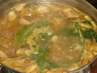 Delikatna zupa ziemniaczana z grzybami - 9