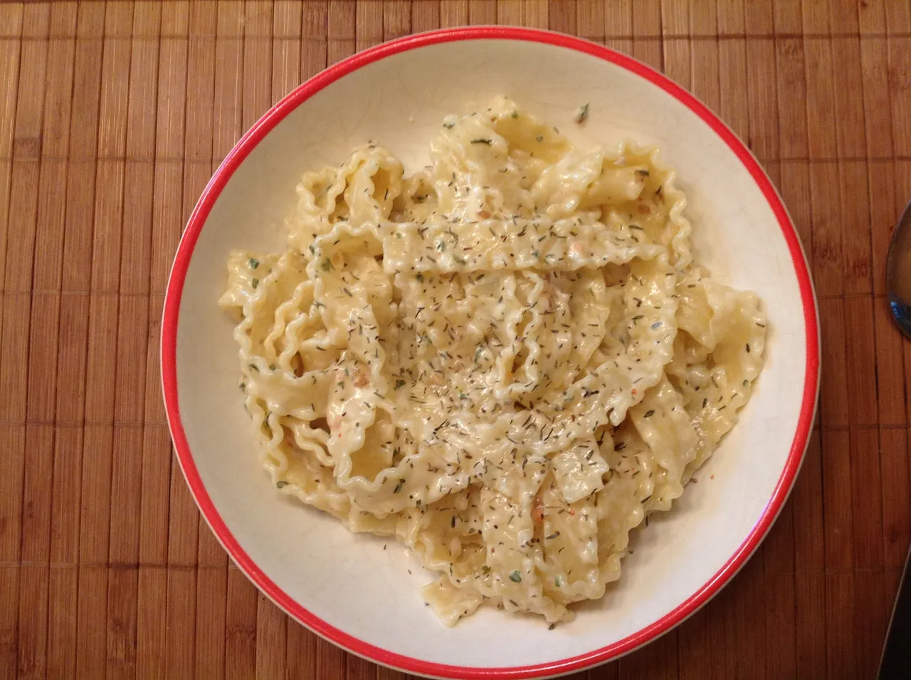 Makaron z sosem parmezanowym