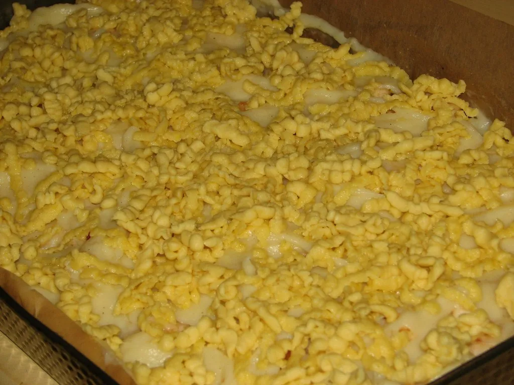 Kruche owocowe ciasto z budyniem