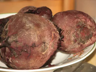 Sałatka z czerwonych buraków i pora - 3