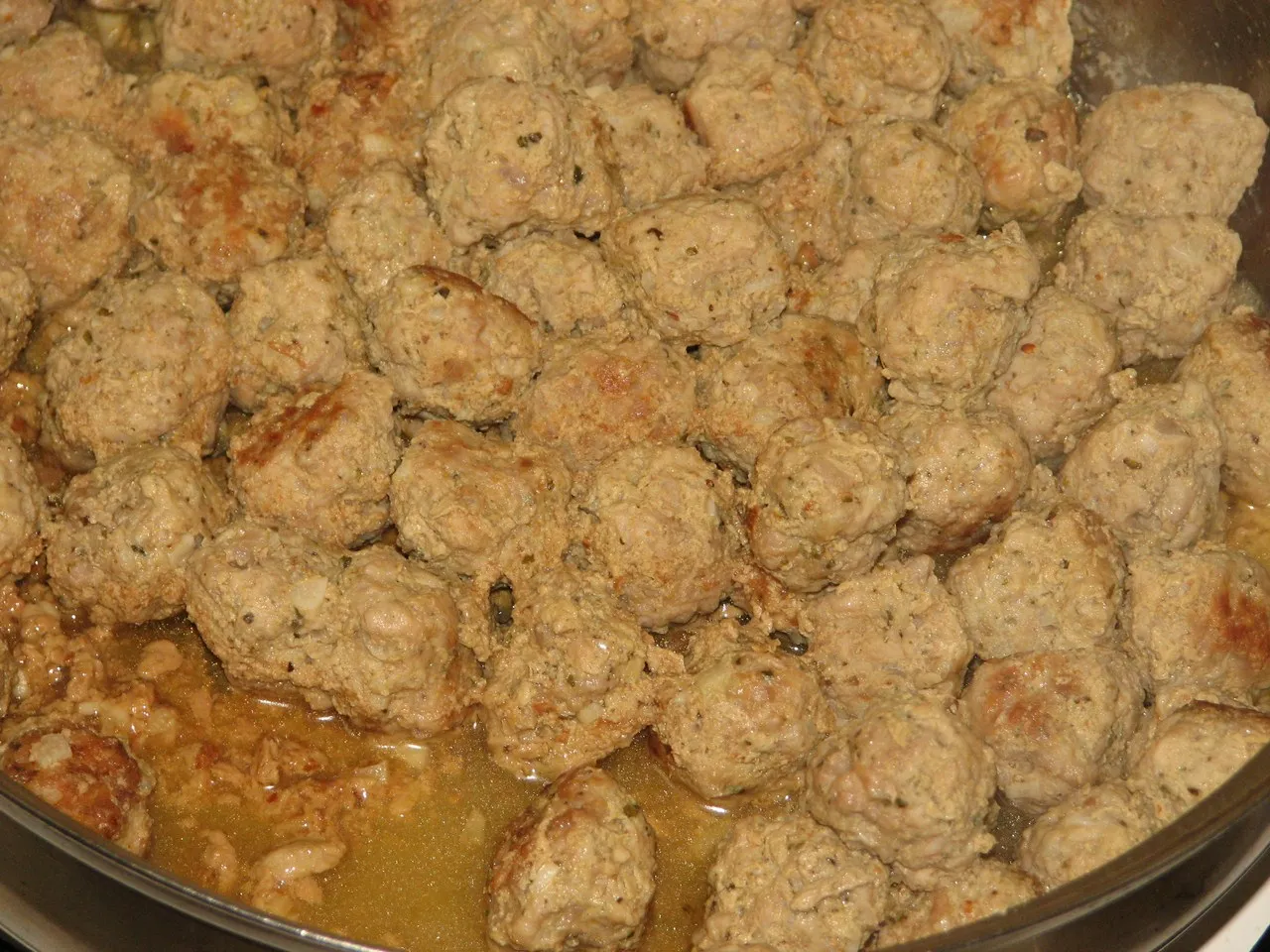 Zupa pomidorowa krem z czosnkowymi pulpecikami