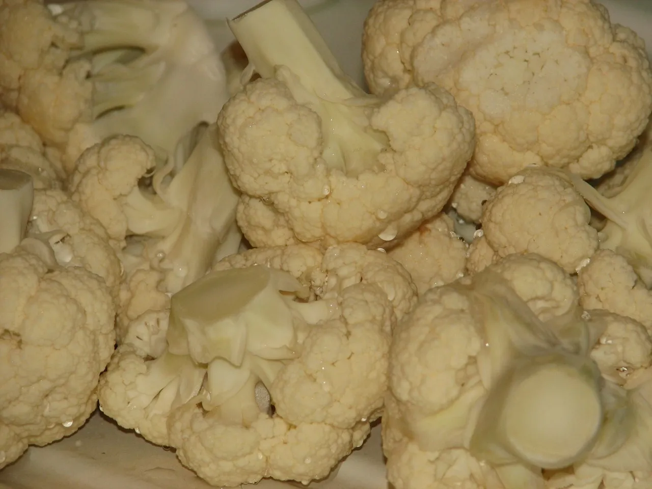 Razowy makaron w kalafiorowym sosie