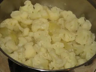 Razowy makaron w kalafiorowym sosie - 6