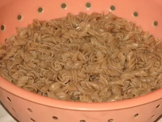 Razowy makaron w kalafiorowym sosie - 9