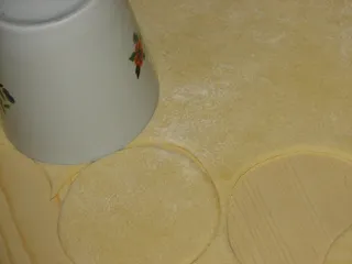 Pierogi z makiem i bakaliami - 13