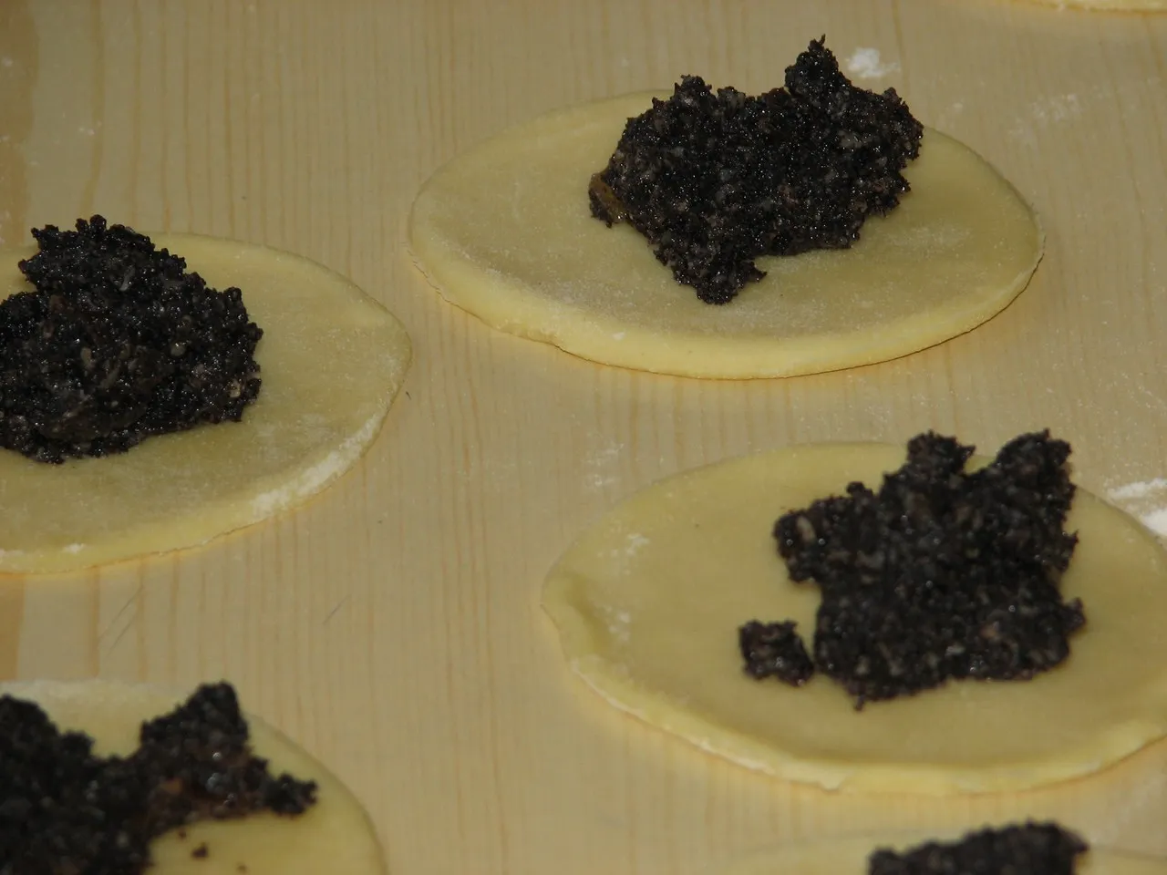 Pierogi z makiem i bakaliami