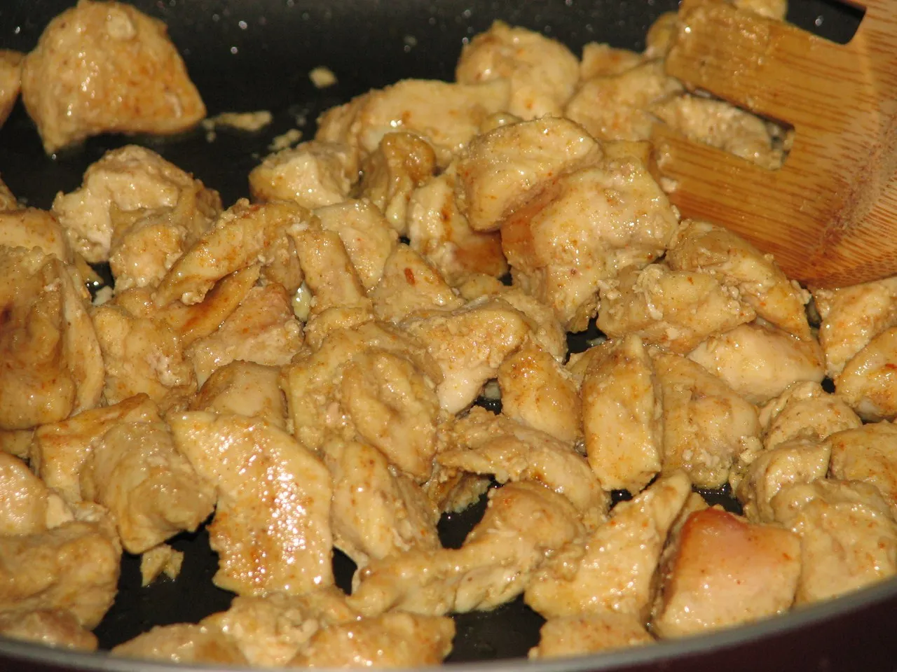 Kurczak w paprykowo-cebulowym sosie
