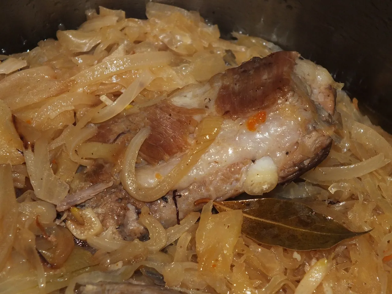 Żeberka w kiszonej kapuście