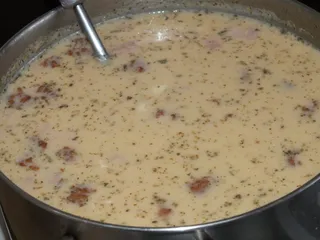 Rozgrzewająca zupa krem z serkami topionymi - 12
