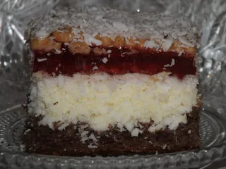 Ciasto kokosowe z galaretką w lekkim zimowym puchu ;) - 2