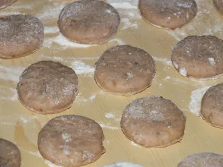 Orzechowe pączki - 12