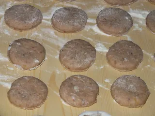 Orzechowe pączki - 13