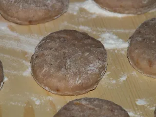 Orzechowe pączki - 15