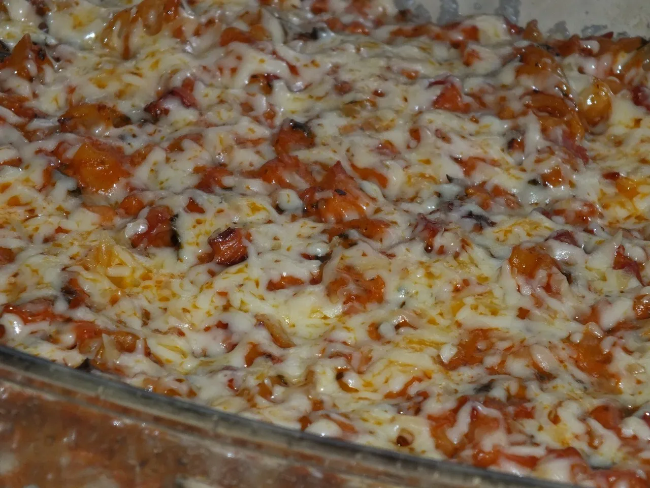 Pyszna zapiekanka makaronowo-pomidorowa