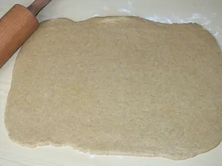 Orkiszowa rolada z różaną marmoladą - 7