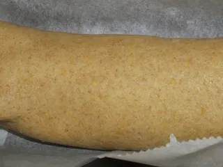 Orkiszowa rolada z różaną marmoladą - 10