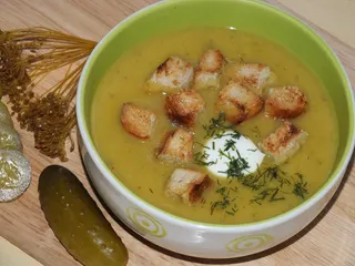 Zupa ogórkowa krem z grzankami - 1