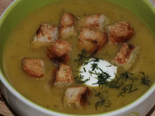 Zupa ogórkowa krem z grzankami - 2