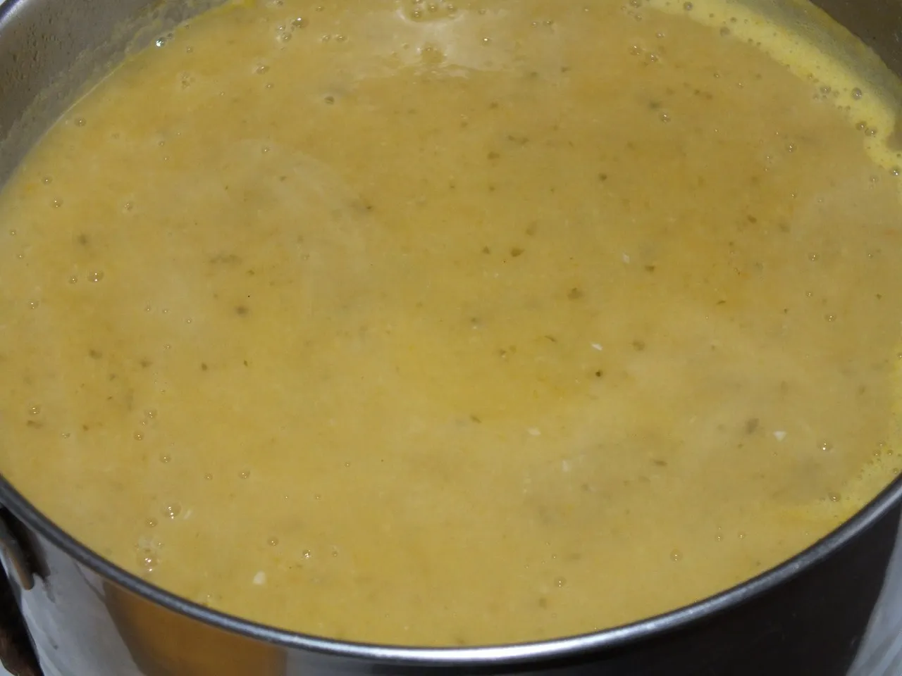 Zupa ogórkowa krem z grzankami