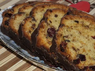 Babka z żurawiną i słonecznikiem w polewie czekoladowej - 2