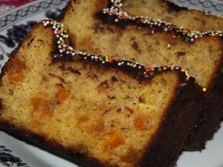 Orkiszowa babka z suszonymi morelami - 1