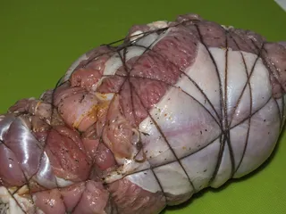 Rolada z indyka z mozzarellą i czerwoną papryką - 9