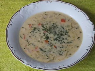 Zupa ogórkowa z serkami topionymi - 2