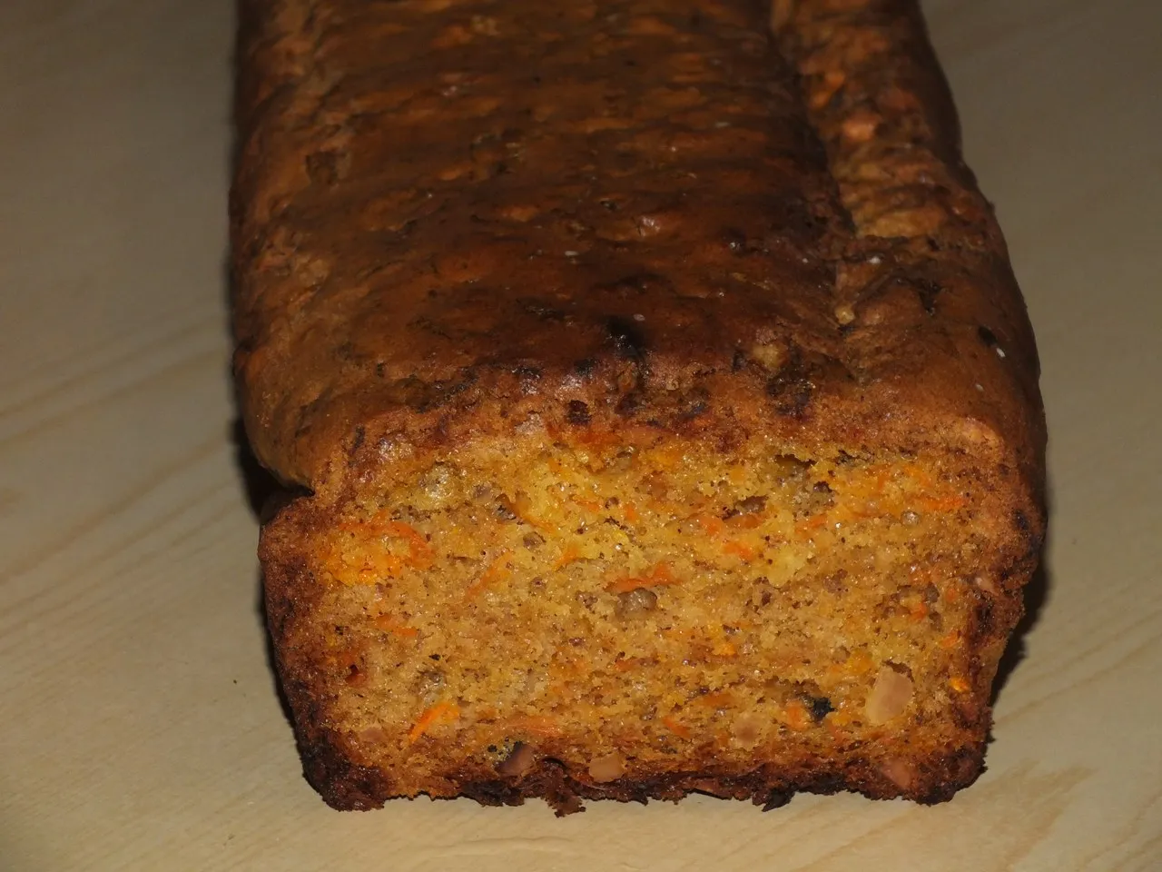 Babka marchewkowa z orzeszkami ziemnymi
