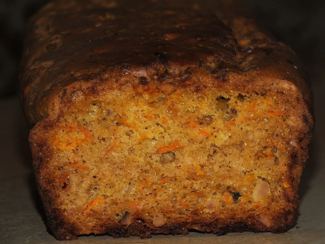 Babka marchewkowa z orzeszkami ziemnymi