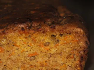 Babka marchewkowa z orzeszkami ziemnymi - 14