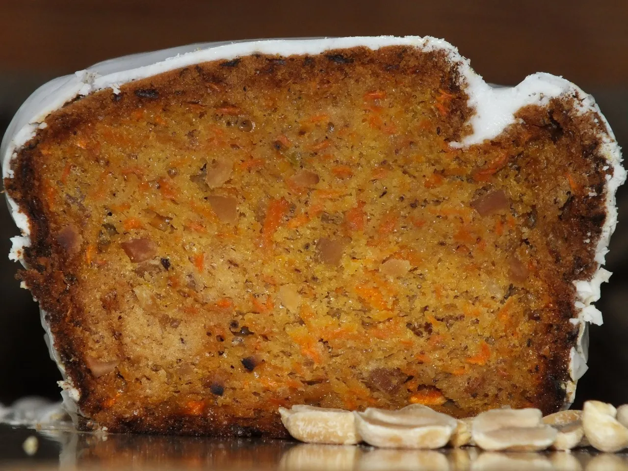 Babka marchewkowa z orzeszkami ziemnymi