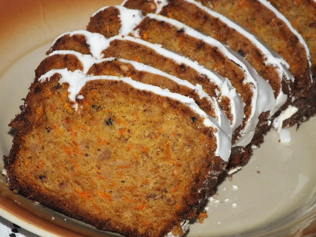 Babka marchewkowa z orzeszkami ziemnymi