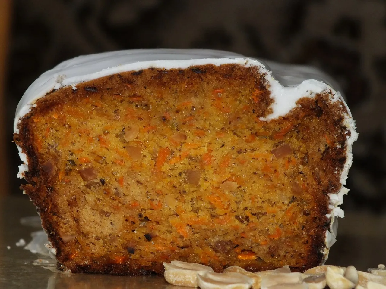 Babka marchewkowa z orzeszkami ziemnymi