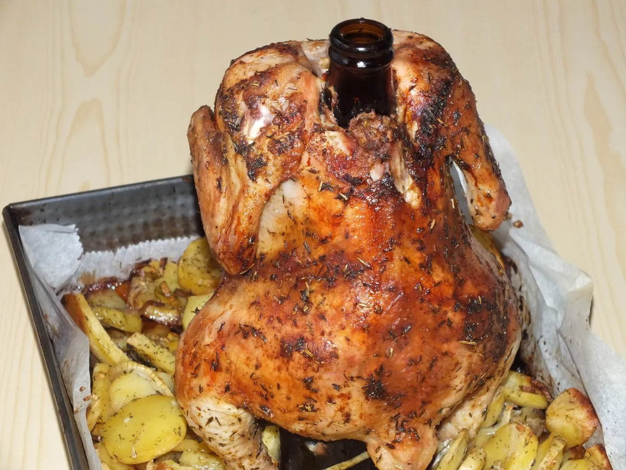 Kurczak pieczony na butelce z piwem