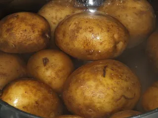 Sałatka ziemniaczana z boczkiem na ciepło - 4