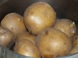 Sałatka ziemniaczana z boczkiem na ciepło - 5