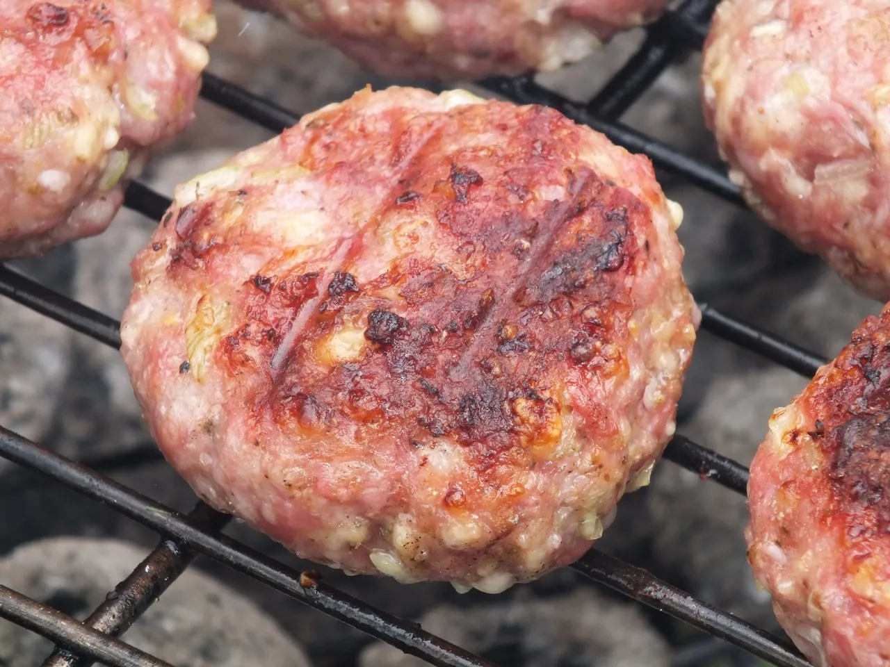 Grillowane kotlety mielone z serową nutką